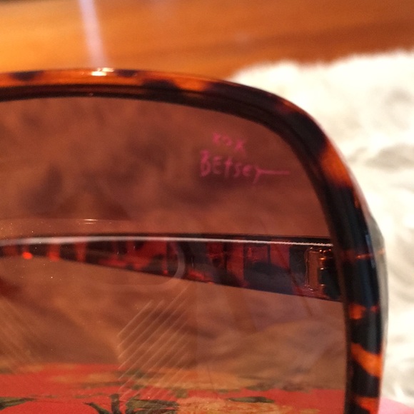 Betsey Johnson Glasses Case w/ Glasses - Picture 7 of 7